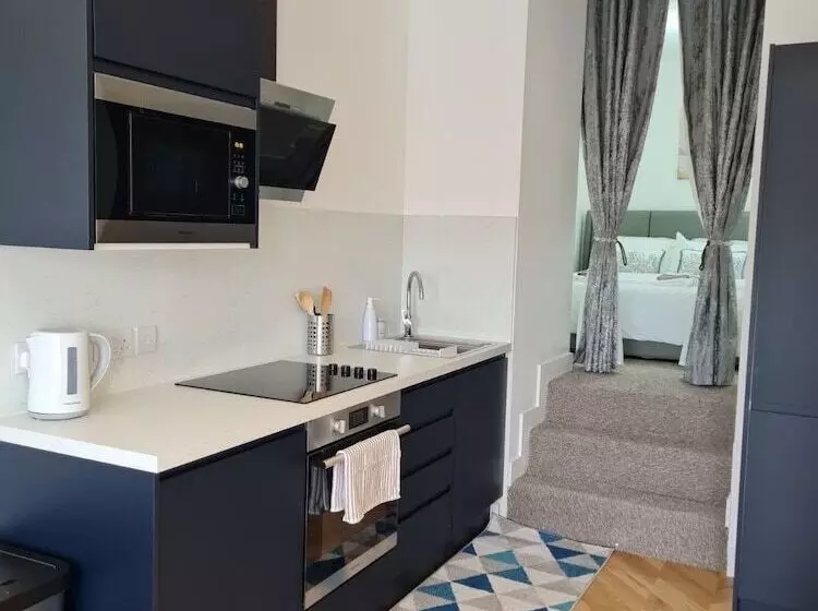 Penlea ~ 1 Bedroom Flat With Harbour View