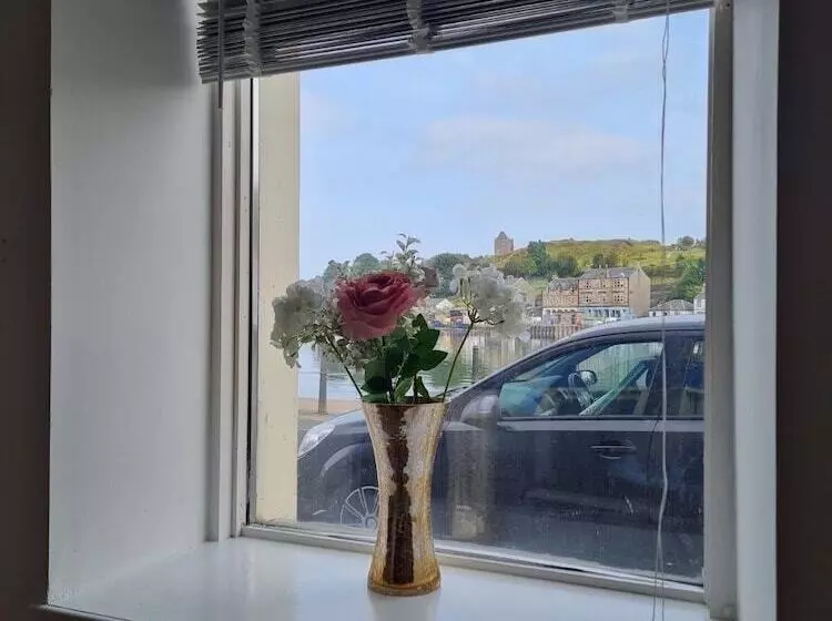 Penlea ~ 1 Bedroom Flat With Harbour View