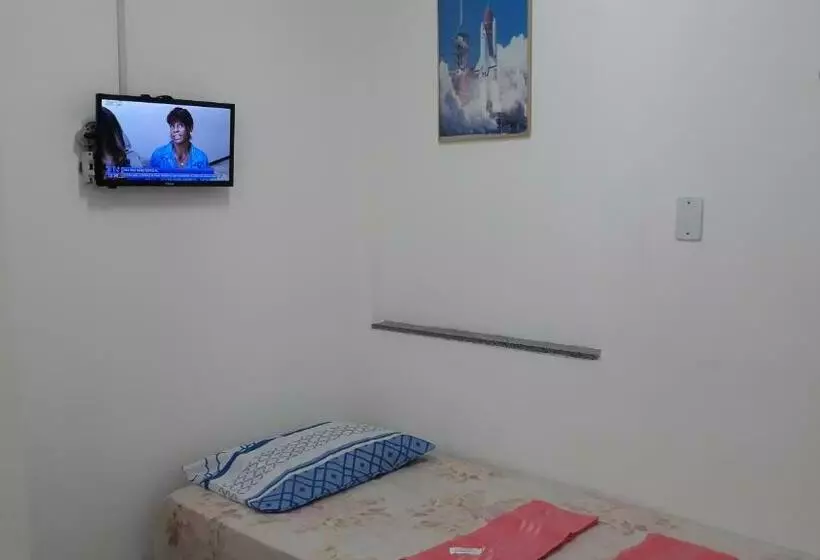 Sua Kitnet Na Praia 12 Novinha Atenção Pequena Só Prá Dormir Ar Cond Tv Microondas Frigobar Internet