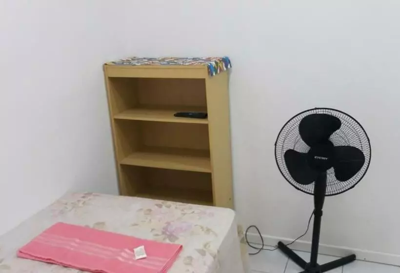 Sua Kitnet Na Praia 12 Novinha Atenção Pequena Só Prá Dormir Ar Cond Tv Microondas Frigobar Internet