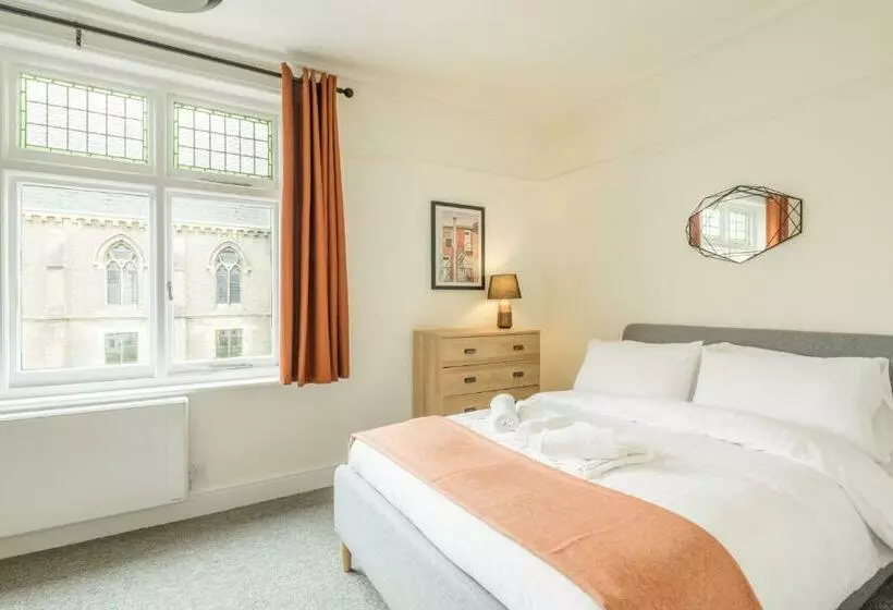 Fabulous Large Apartment For 7   Central Cambridge