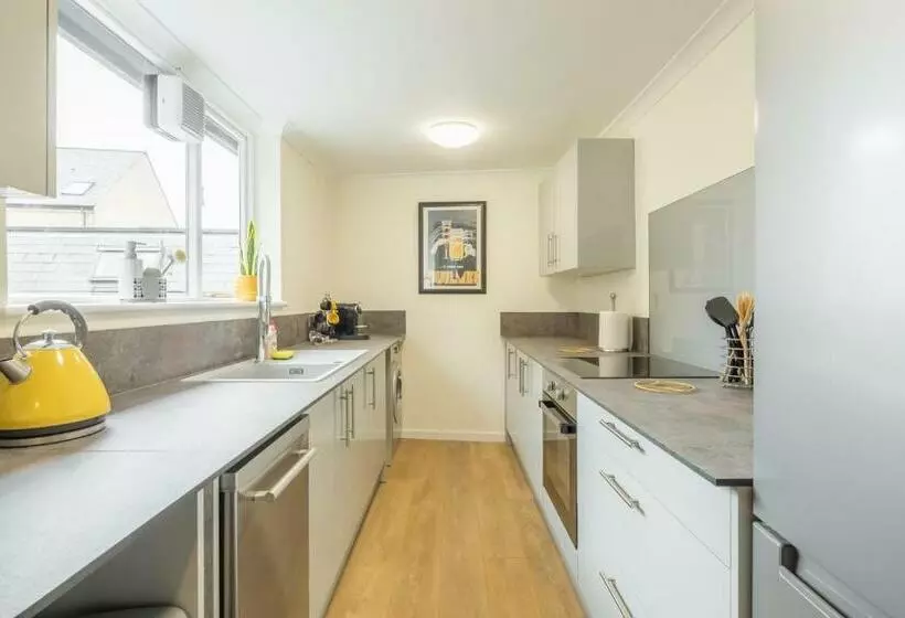 Fabulous Large Apartment For 7   Central Cambridge