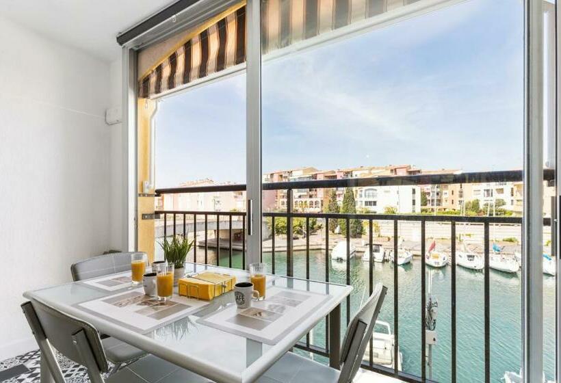 Little Venezia By Pom, Au Bord De L Eau, Parking