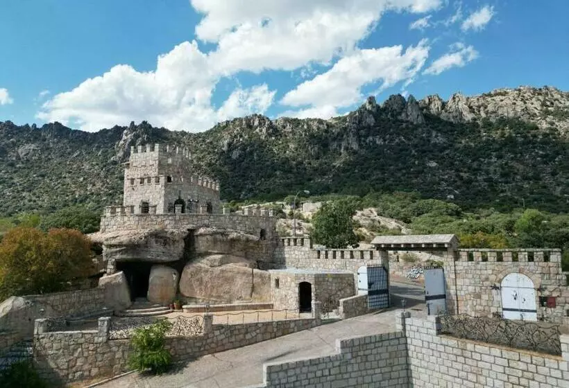 Magnífico Castillo Privado, Elevado En La Roca
