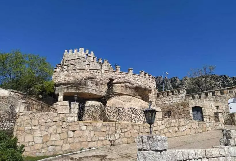 Magnífico Castillo Privado, Elevado En La Roca