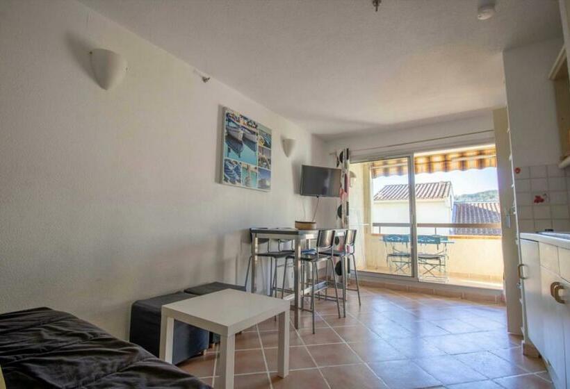 Nice 25 M Bright With Balcony And Pool