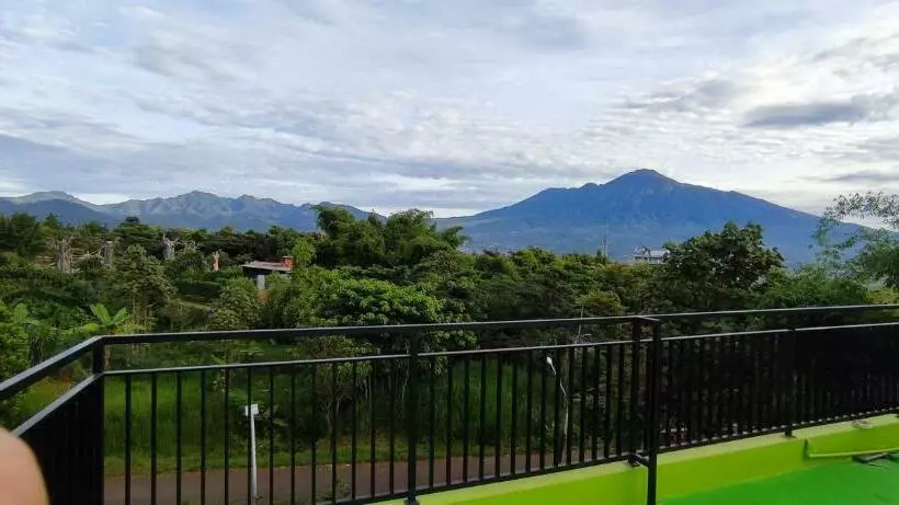 Quincy Villa Batu