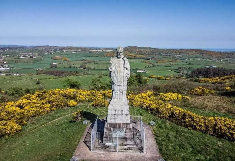 The Heights & Hollows Farmhouse, Saul, Downpatrick, Sleeps 14