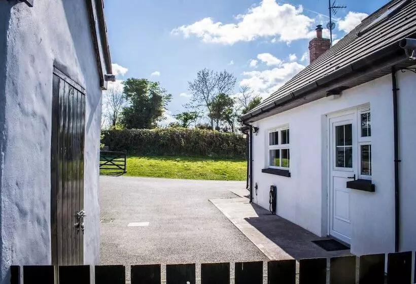 The Heights & Hollows Farmhouse, Saul, Downpatrick, Sleeps 14