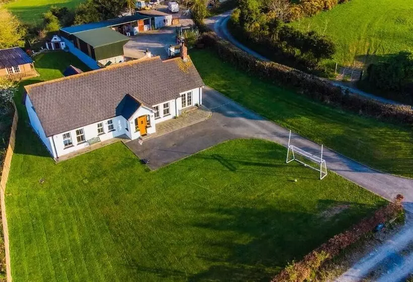 The Heights & Hollows Farmhouse, Saul, Downpatrick, Sleeps 14