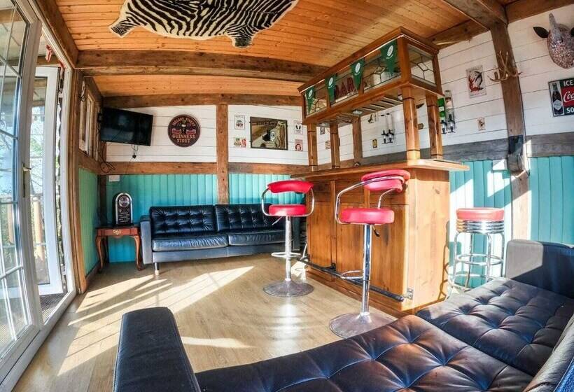 The Heights & Hollows Farmhouse, Saul, Downpatrick, Sleeps 14