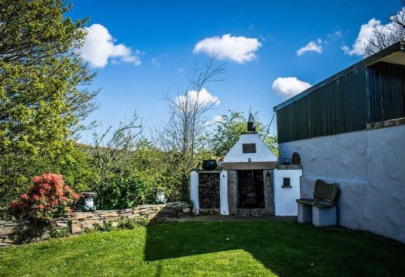 The Heights & Hollows Farmhouse, Saul, Downpatrick, Sleeps 14