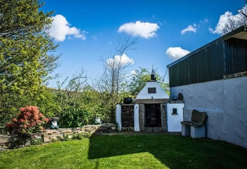 The Heights & Hollows Farmhouse, Saul, Downpatrick, Sleeps 14
