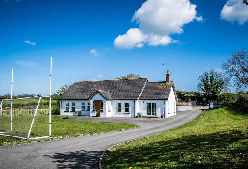 The Heights & Hollows Farmhouse, Saul, Downpatrick, Sleeps 14