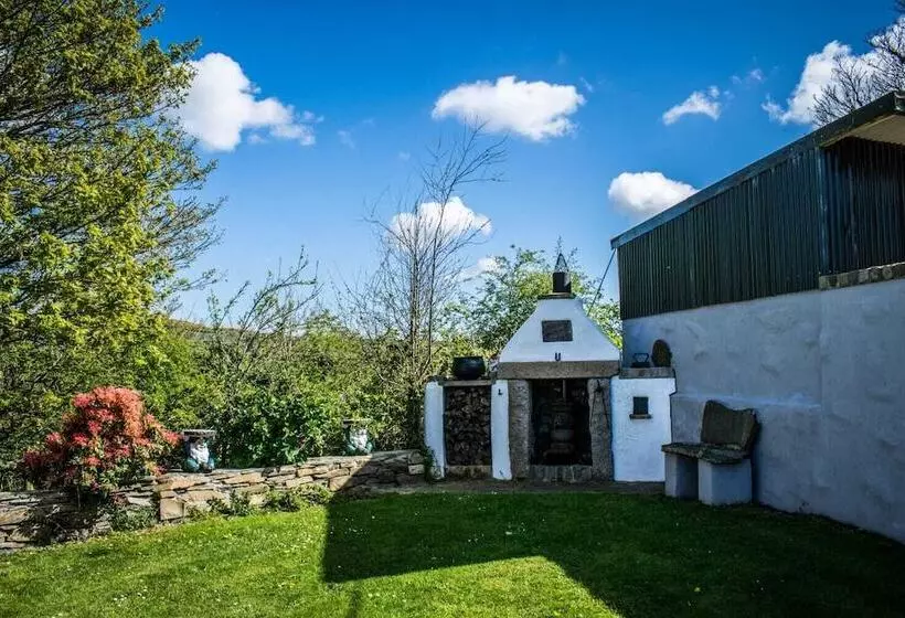 The Heights & Hollows Farmhouse, Saul, Downpatrick, Sleeps 14