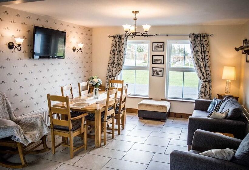 The Heights & Hollows Farmhouse, Saul, Downpatrick, Sleeps 14