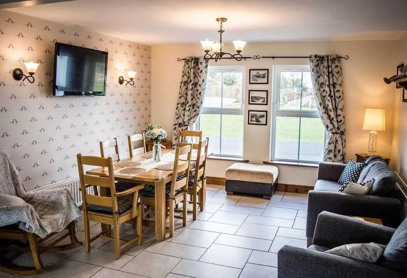 The Heights & Hollows Farmhouse, Saul, Downpatrick, Sleeps 14