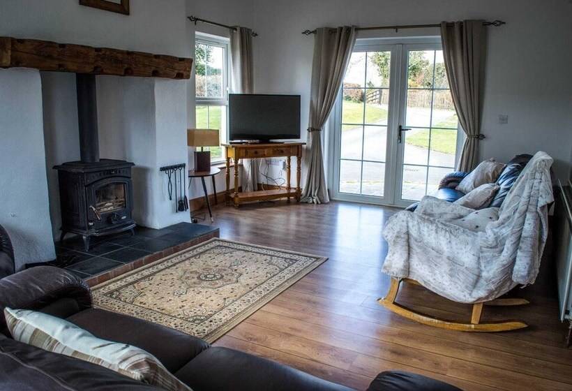 The Heights & Hollows Farmhouse, Saul, Downpatrick, Sleeps 14