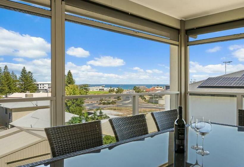 Wauwa Ana   Moana   C21 Southcoast Holidays