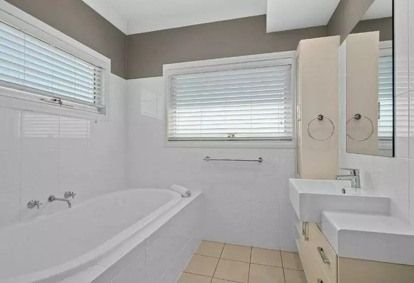 Wauwa Ana   Moana   C21 Southcoast Holidays