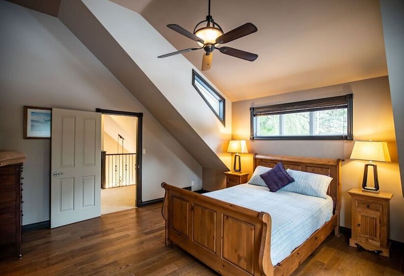 Mountain Gateway By Revelstoke Vacations