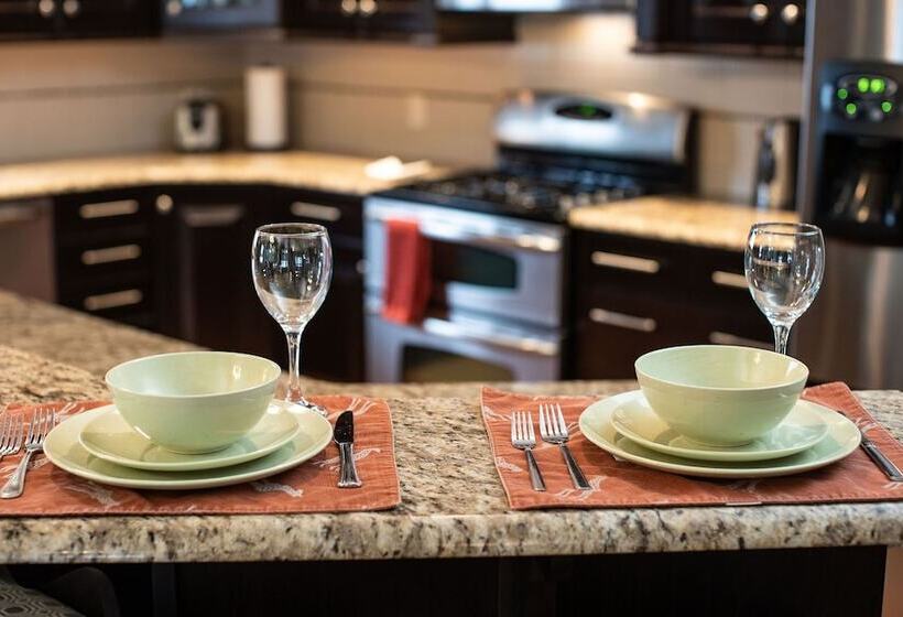 Mountain Gateway By Revelstoke Vacations