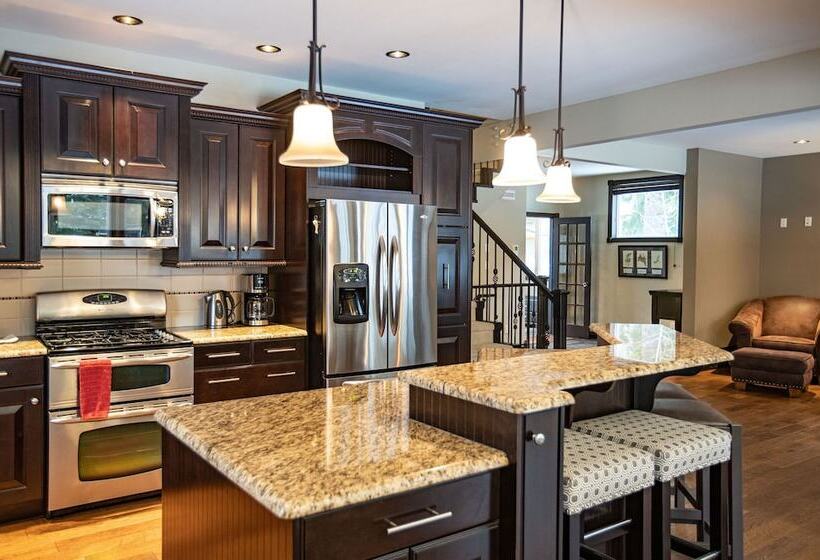 Mountain Gateway By Revelstoke Vacations