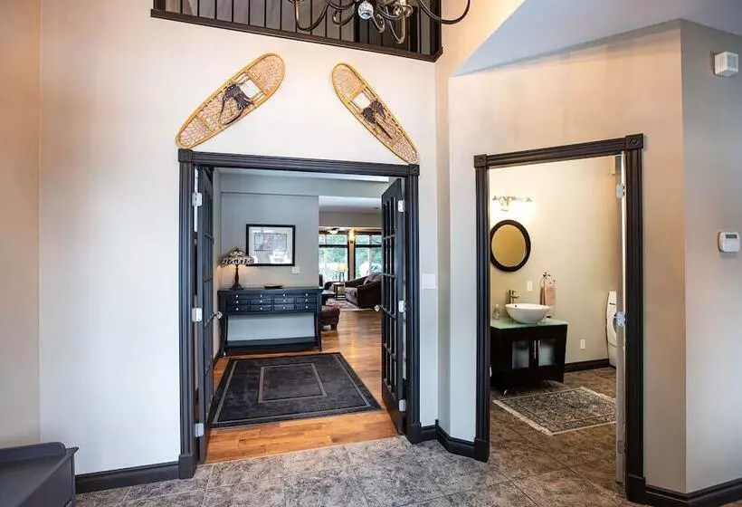 Mountain Gateway By Revelstoke Vacations