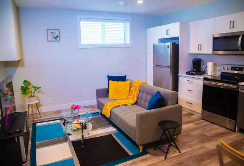 Air & Road Travelers Perfect Spot! +kitchen