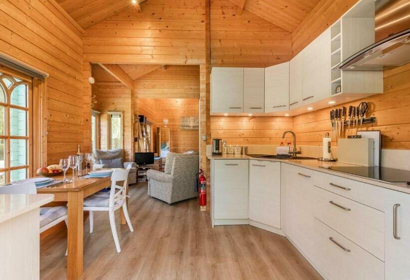 Host & Stay   Violet Lodge