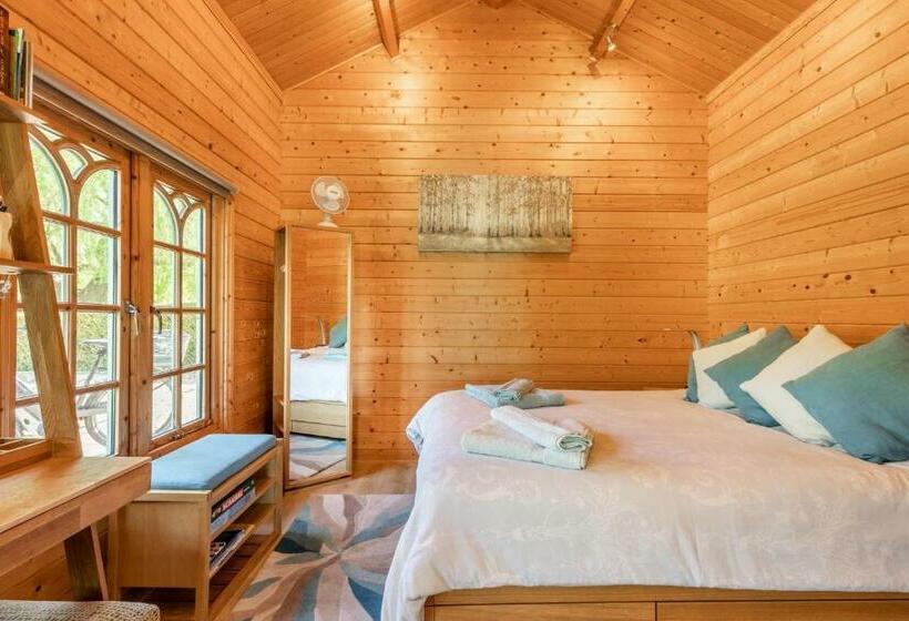 Host & Stay   Violet Lodge