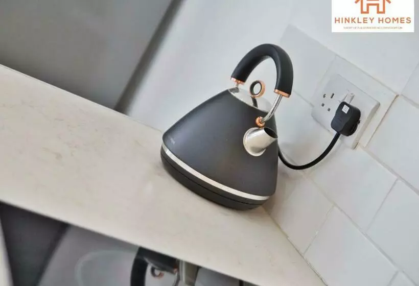 Centrally Tucked Away Private 4bed   Free Parking! By Hinkley Homes Short Lets & Serviced Accommodat