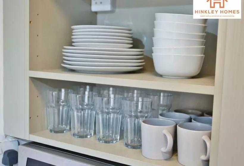 Centrally Tucked Away Private 4bed   Free Parking! By Hinkley Homes Short Lets & Serviced Accommodat