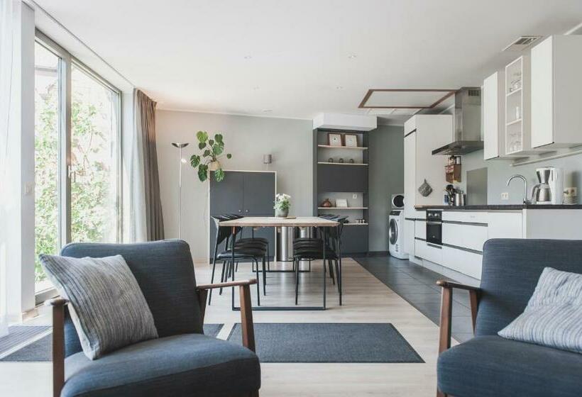 Het Oplaadpunt Bed, Bike, Hike, 4 8 P