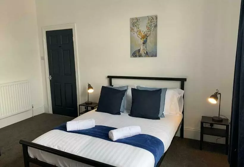 Rawling   Welcoming 3 Bed Apartment With Free Wifi And Free Parking