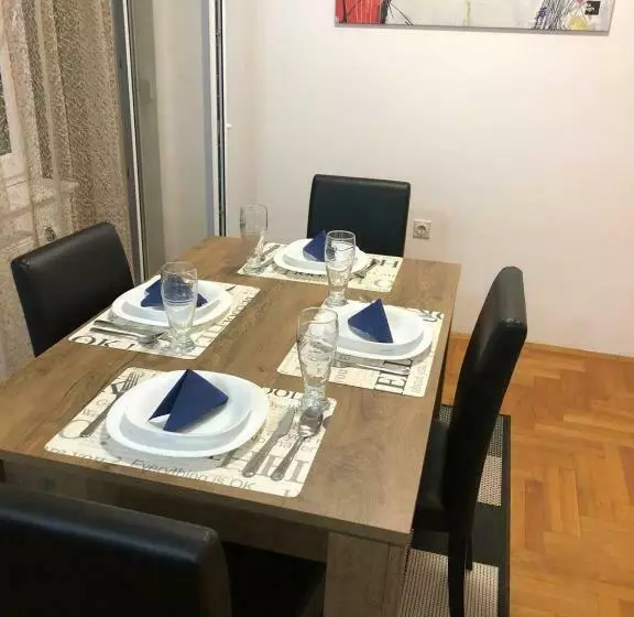 S Lux Apartman