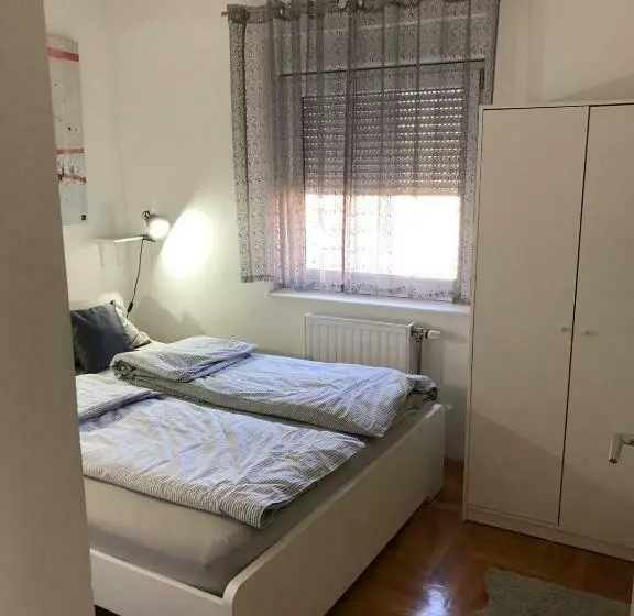 S Lux Apartman