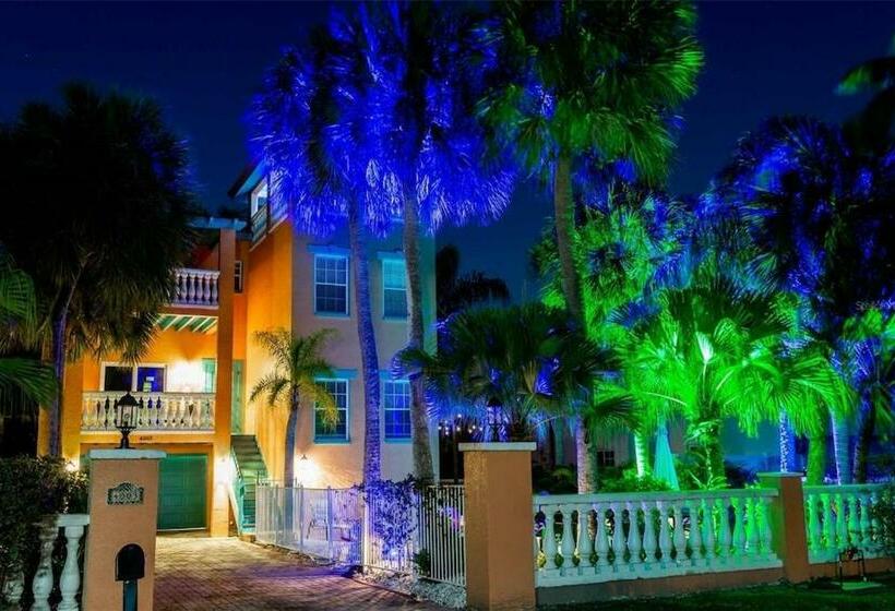 Tropical Luxury Pool Home By The Beach With Roof Top Lounge Centrally Located On Anna Maria Island