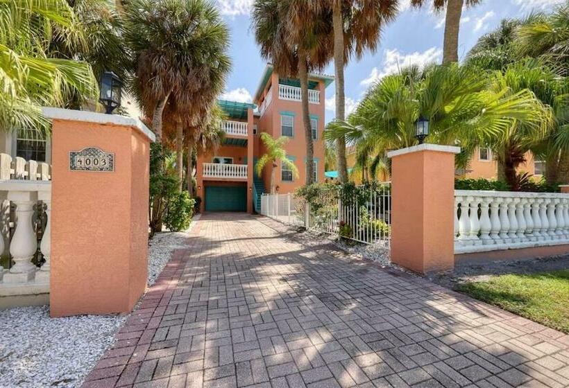 Tropical Luxury Pool Home By The Beach With Roof Top Lounge Centrally Located On Anna Maria Island