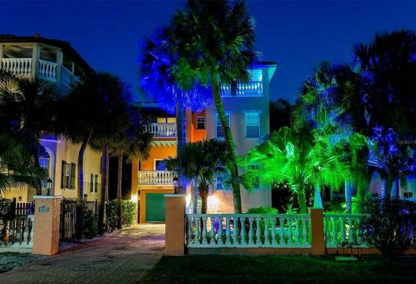 Tropical Luxury Pool Home By The Beach With Roof Top Lounge Centrally Located On Anna Maria Island