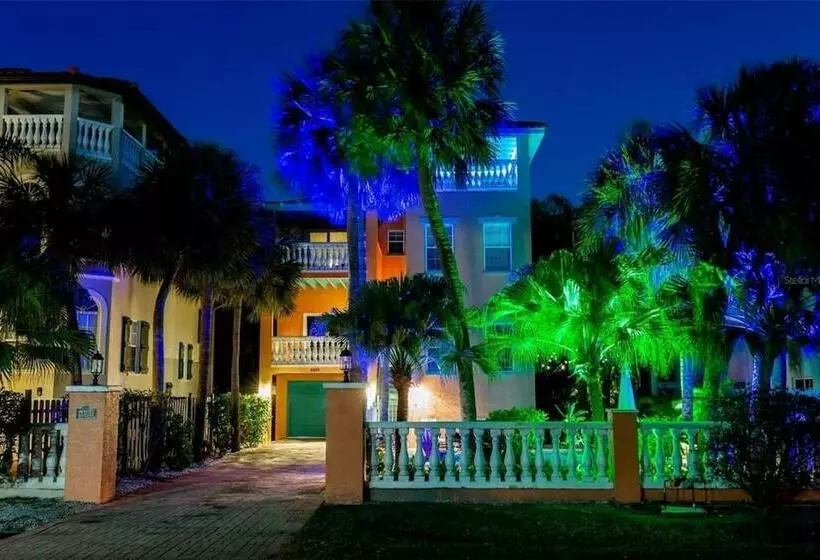 Tropical Luxury Pool Home By The Beach With Roof Top Lounge Centrally Located On Anna Maria Island