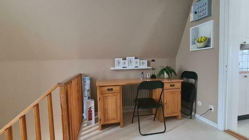 Central Lägenhet Med Gratis Parkering