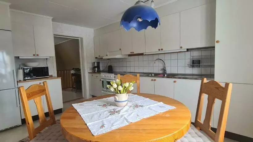 Central Lägenhet Med Gratis Parkering