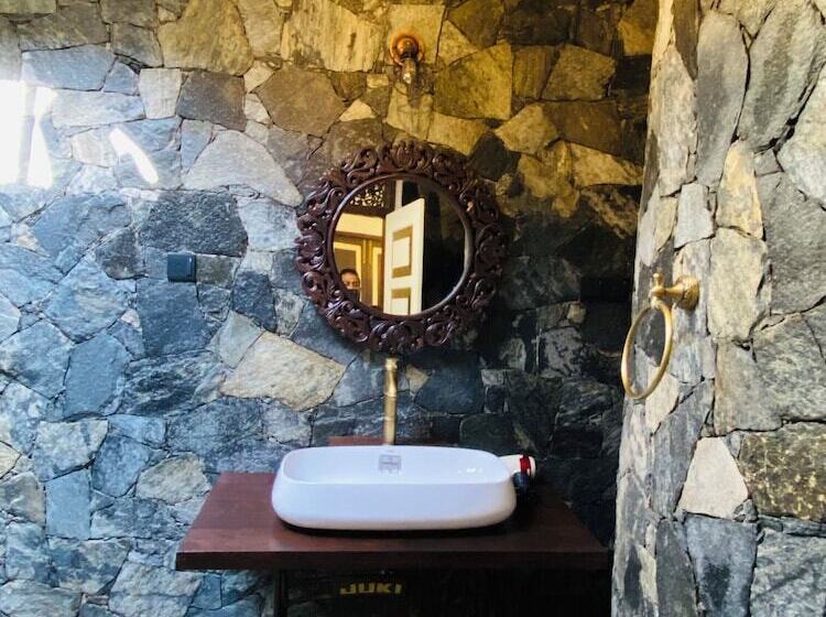 Thaprobana Villa Tangalle   Private Villa