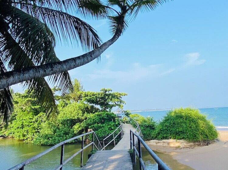 Thaprobana Villa Tangalle   Private Villa