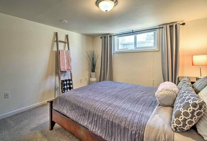 Cozy Seattle Apt W/ Patio: Walk To Lake Washington