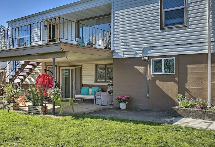 Cozy Seattle Apt W/ Patio: Walk To Lake Washington