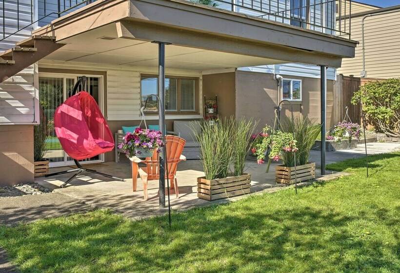 Cozy Seattle Apt W/ Patio: Walk To Lake Washington