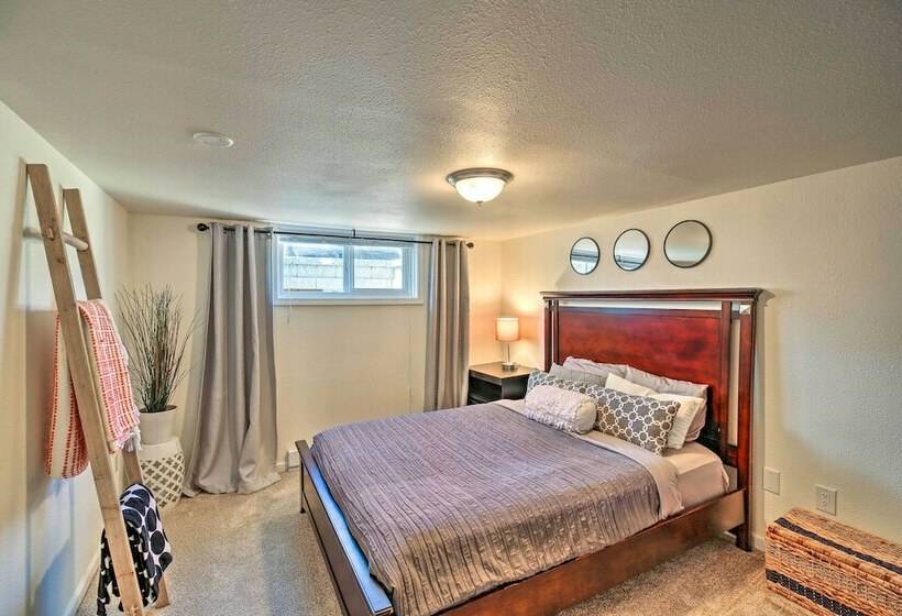 Cozy Seattle Apt W/ Patio: Walk To Lake Washington