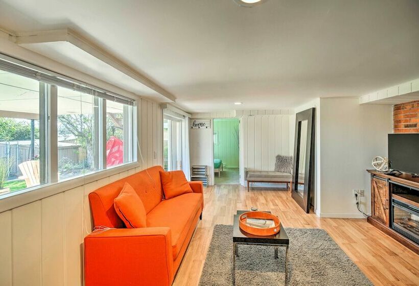 Cozy Seattle Apt W/ Patio: Walk To Lake Washington